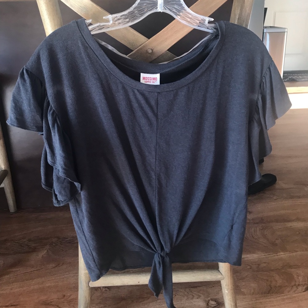 Darling top with ruffled sleeves and front knot
